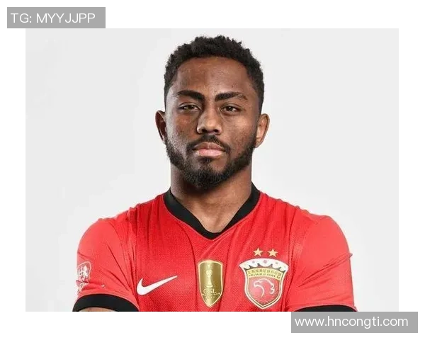 哪个足球明星的发型独特小辫子引发球迷热议和模仿潮流